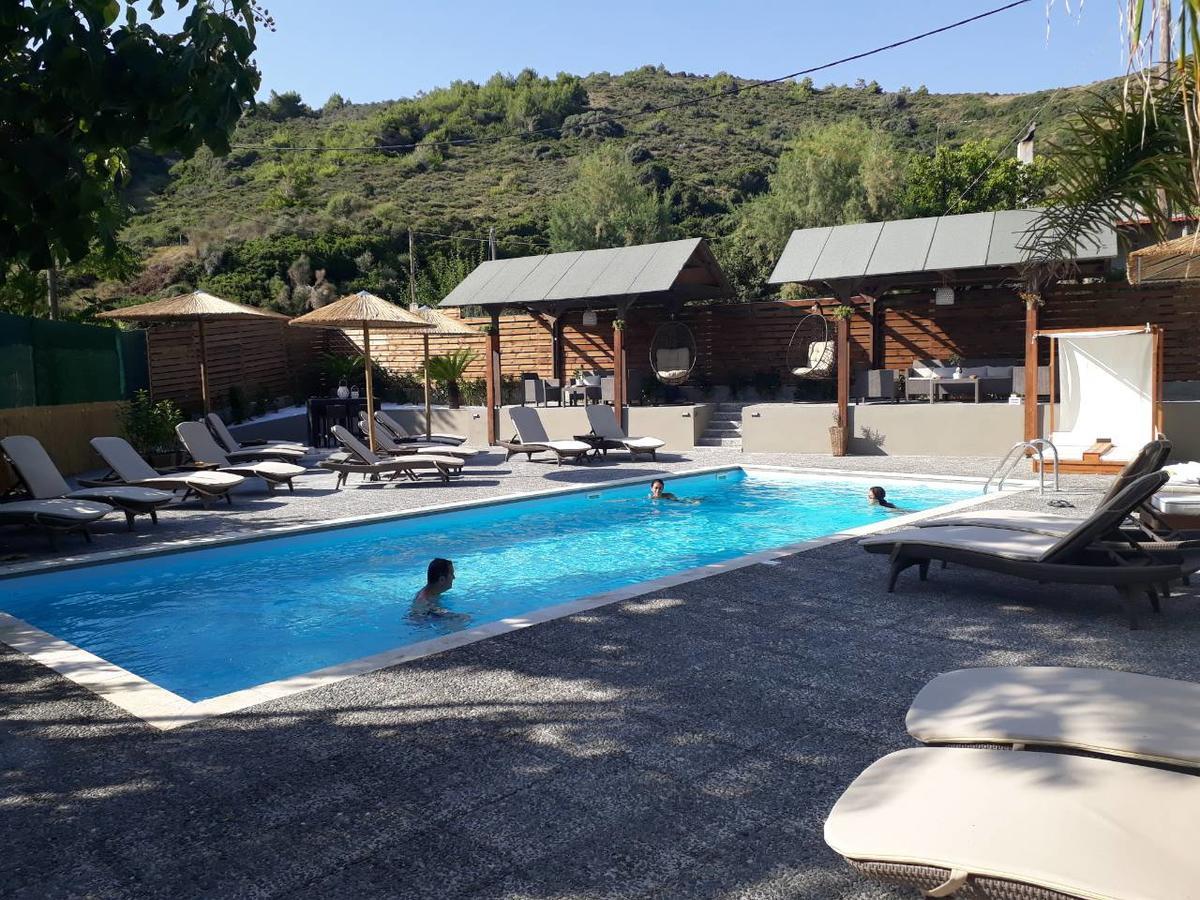Almirikia Apartments Mourteri Buitenkant foto